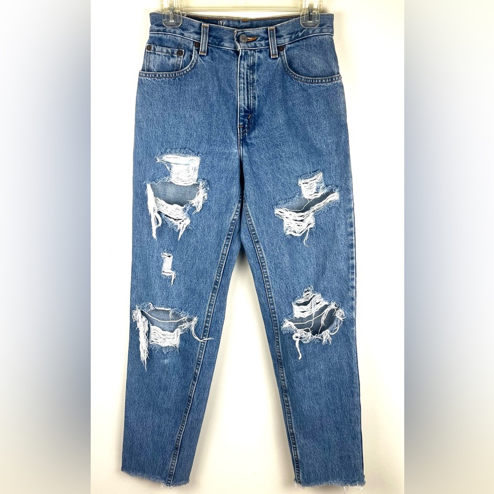 Vintage Y2K Levi’s 550 Relaxed Fit Tapered Leg Destroyed Jeans